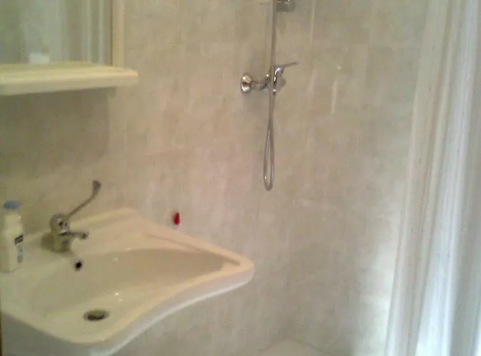 לינה וארוחת בוקר Benice 3*